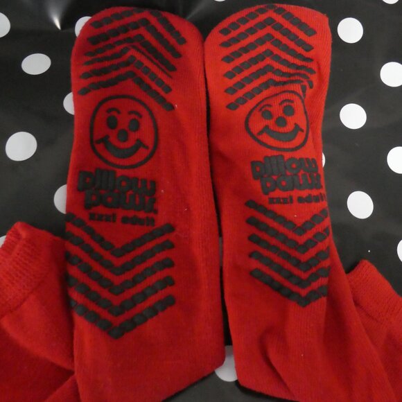 PILLOW PAWS | xxxl - adult | Red Slip Resistant Bariatric Socks - Picture 3 of 11